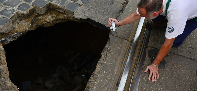 Kiderült, mitől keletkezhetett a lyuk a Zsigmond téren