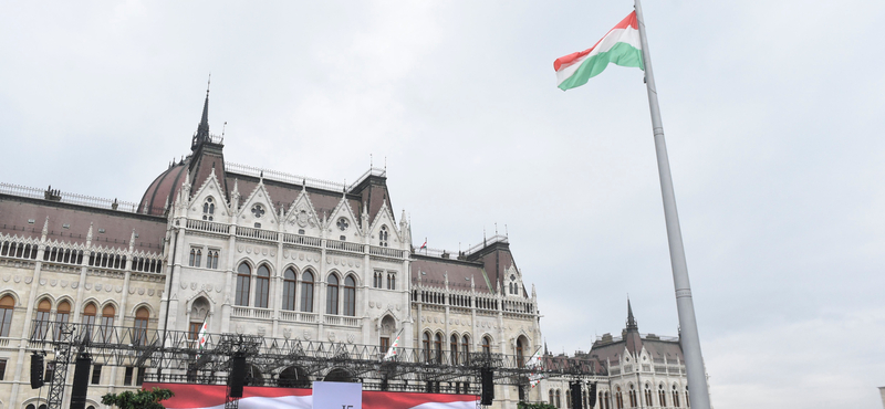 Két békemenet, ellenzéki demonstráció és diáktüntetés – mutatjuk március 15-e programját