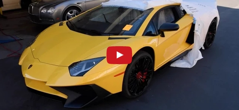 Ilyen az, amikor az ember végre kicsomagol egy 100 milliós Lamborghinit – videó