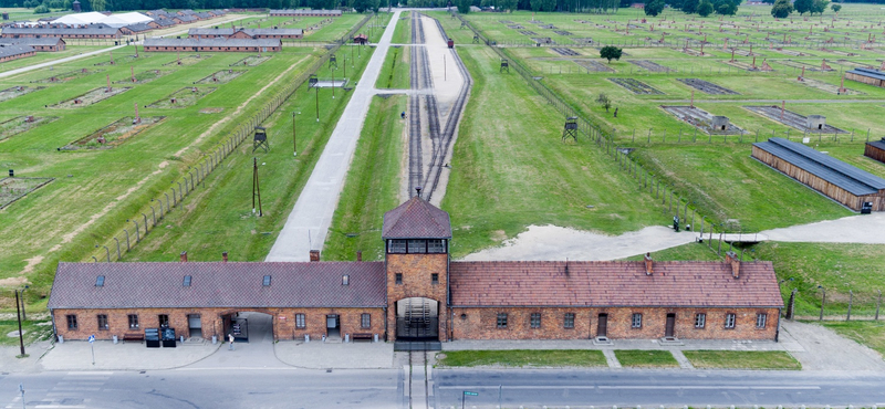 "Auschwitz-Birkenau nem egy lengyel elnevezés"