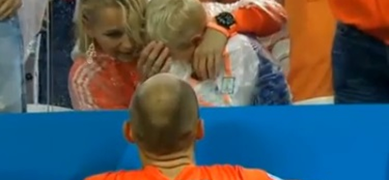 Megható videó: Robben kisfia vígasztalhatatlanul sírt a vereség után