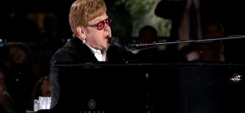 Elton John koncertet adott a Fehér Ház kertjében