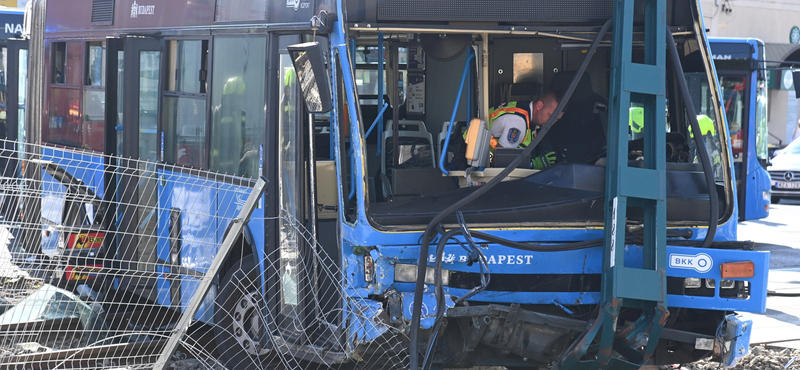 BKK-busz karambolozott a XVIII. kerületben, 16 ember megsérült