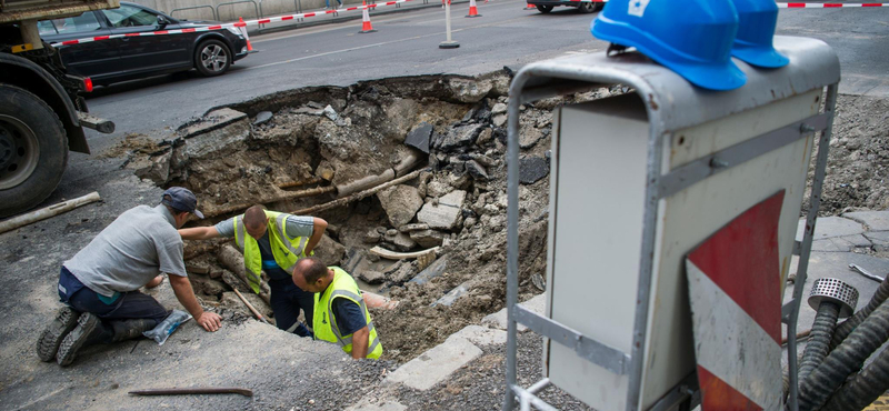 Csak nem bír kikecmeregni a gödörből a magyar ipar
