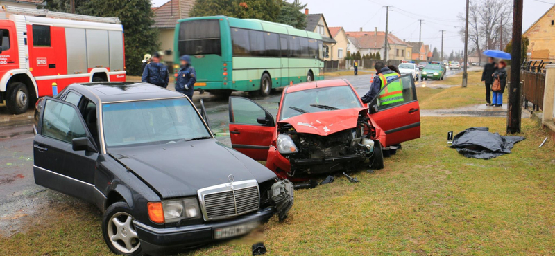 Fotók: Halálos baleset történt a nagyközség csendes utcájában