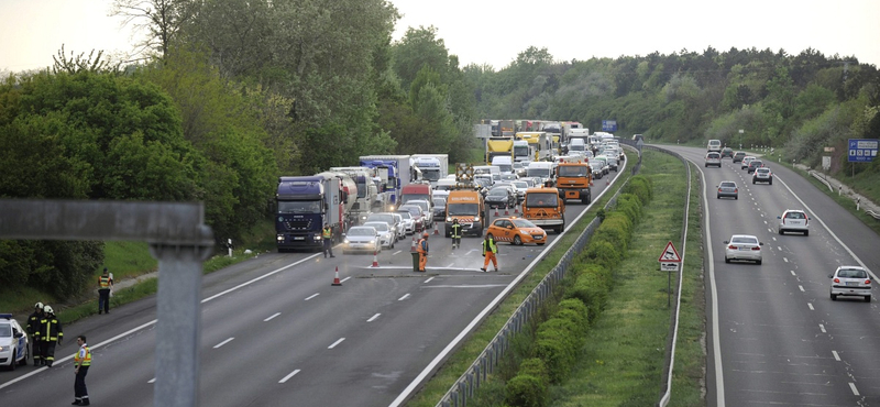 Törik-zúzzák az autókat az esőben, 8 karambol történt rövid idő alatt