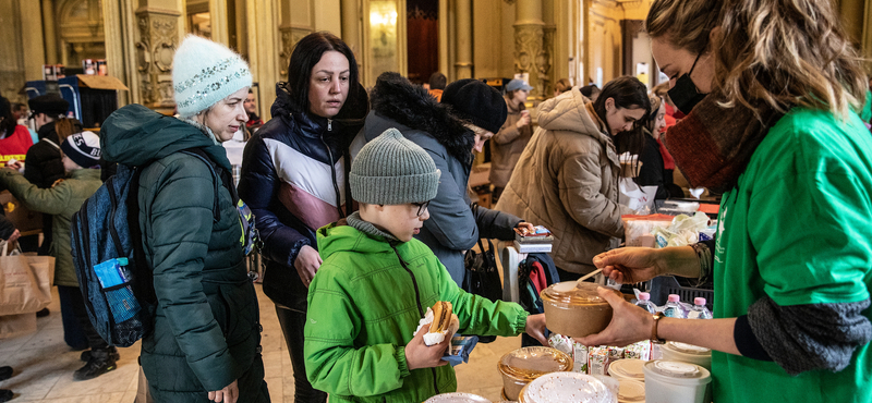 A HVG több millió forintos támogatást nyújt a menekülteket segítő civil szervezeteknek