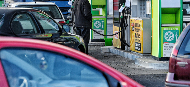 A benzin és a gázolaj is olcsóbb lesz szerdától