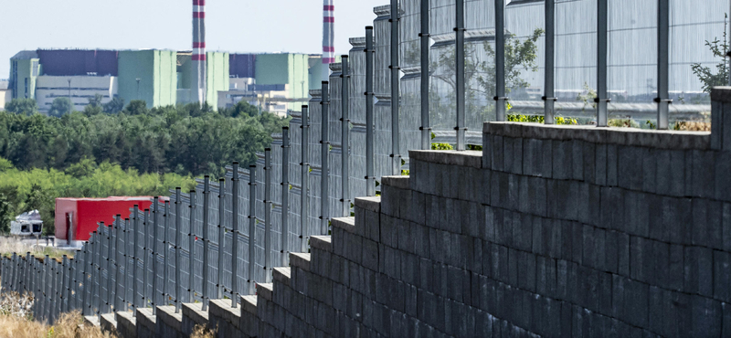 Újra jelentősen le kellett terhelni a Paksi Atomerőművet a Duna melegedése miatt