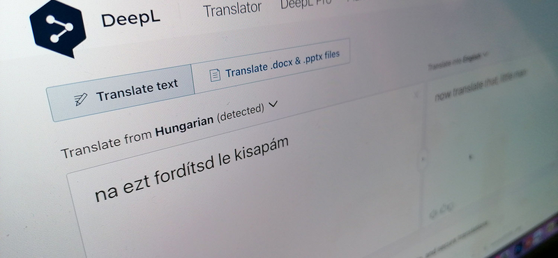 Sokkal jobb, mint a Google Fordító, és most már magyarul is tud
