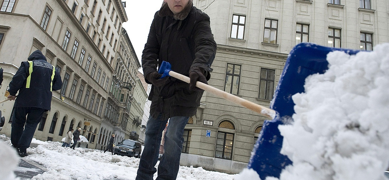 Rogán elvesztette a pénze felét, Orbánék jobban elférnek otthon