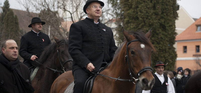 Semjén lóháton vonult be Kézdivásárhelyre - fotó