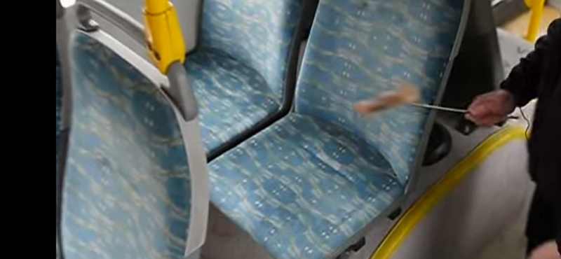 Miért olyan förtelmesen rondák eleve a buszok ülései? Nagyjából ezért