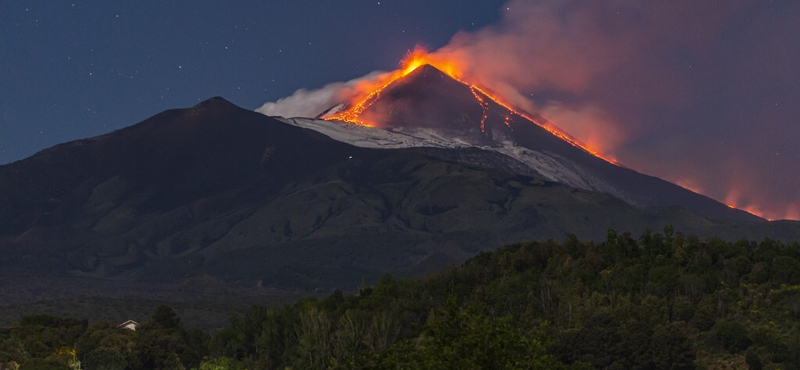 Újra kitört az Etna, látványos felvételek készültek róla