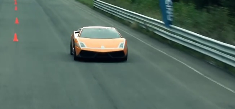 Videó: 400 km/órával repesztett a kétezer lóerős Lamborghini