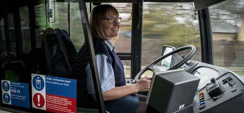 Népszava: Égen-földön nincs elég buszsofőr