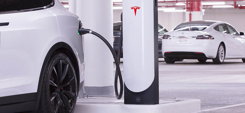 Már más márkák is tölthetnek a Tesla Superchargereken