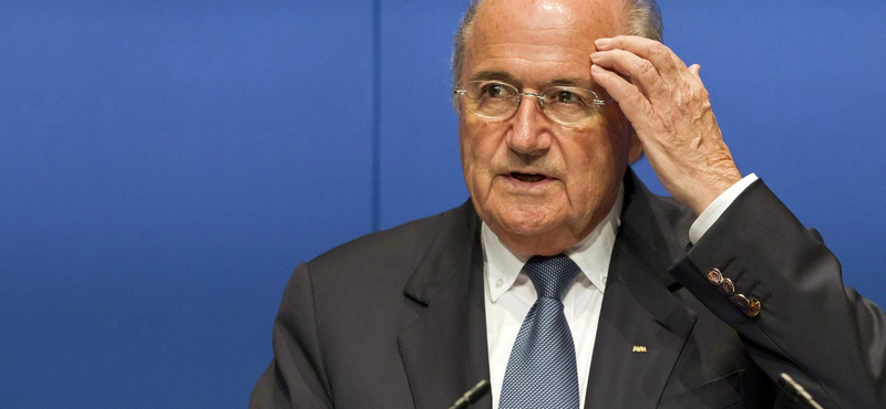 Blatter bocsánatot kért, de nem mond le