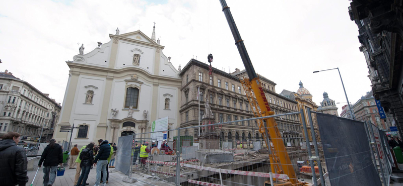 Megint változik a forgalom a Ferenciek terén