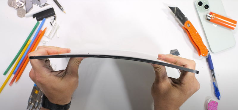 Meggyötörték az új iPad Prókat, kiderült, milyen könnyen hajlik az Apple 5,1 milliméter vékony táblagépe