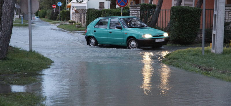 Hogyan vezessünk biztonságosan ilyen viharos időben?