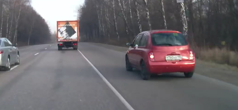 Tilosban előzött a Nissan sofőrje, nem kellett volna – videó