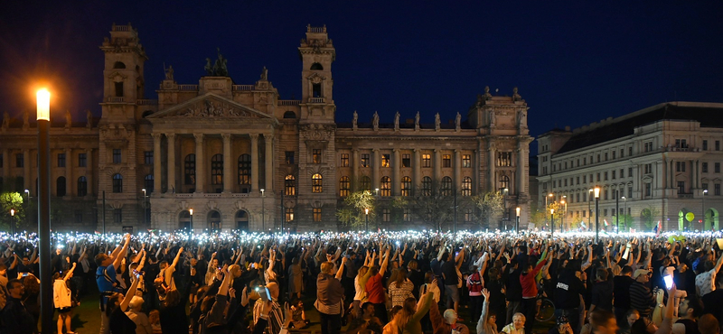 „Ha a Fidesznek van becsülete, új választást ír ki” - a tüntetők a jövő héten folytatják