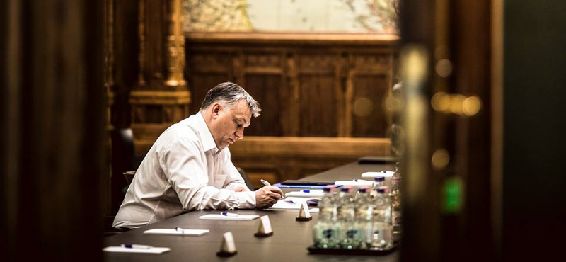 Orbán már nagyon készül arra, hogy újságírókkal találkozik