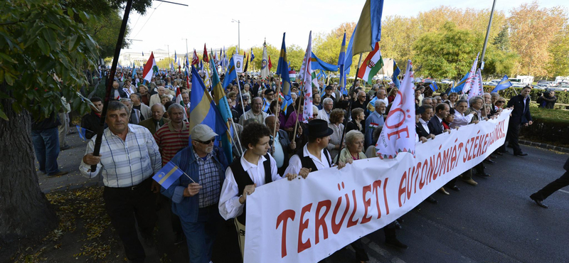 Békemenetesek is tüntettek a székelyek mellett