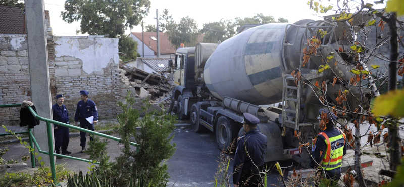 Fotók érkeztek a budafoki házba hajtott betonkeverőről