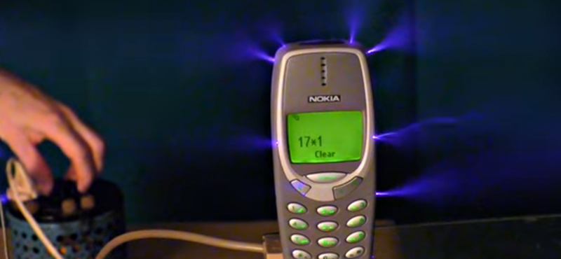 Emlékszik még az elpusztíthatatlan Nokia 3310-re? Legyőzték, van nála strapabíróbb mobil