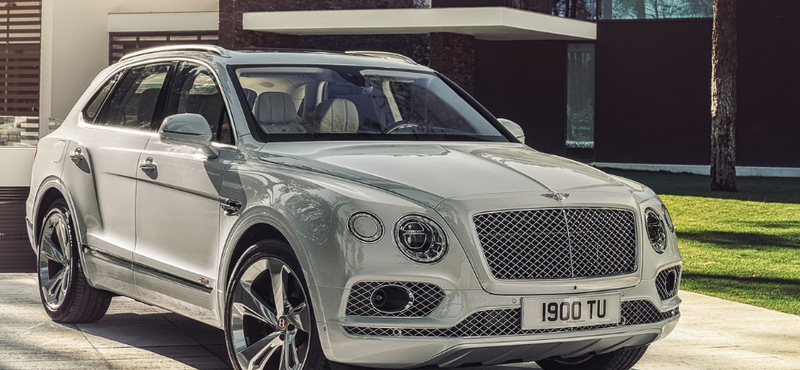 Tömegek kérték: itt az első zöld rendszámozható Bentley luxusterepjáró