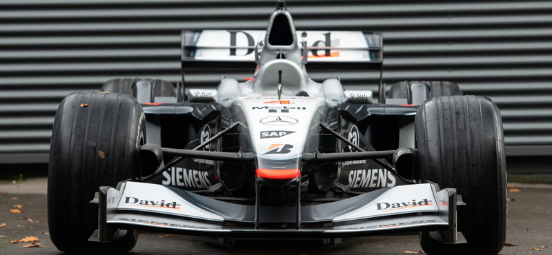 Most bárki lecsaphat Coulthard futamgyőztes McLaren F1-autójára