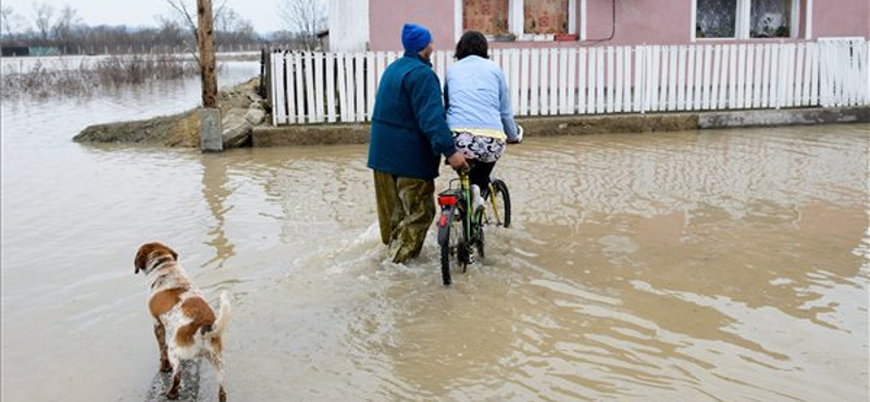 A hó után az árvízzel küzd az ország - helyzetjelentés