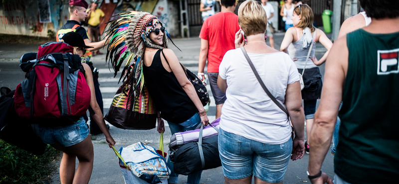 500 forint a zsíroskenyér, 650 a korsó sör, 1000 a pizzaszelet a Szigeten