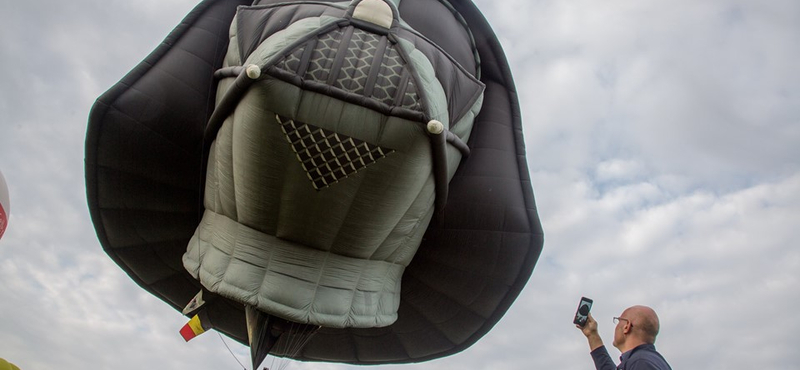 Hatalmas Darth Vader-hőlégballon repült át Bristol felett