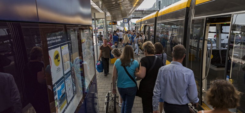 Mit gondol, bicikliznek, autóznak, vagy tömegközlekednek a legtöbben az országban?