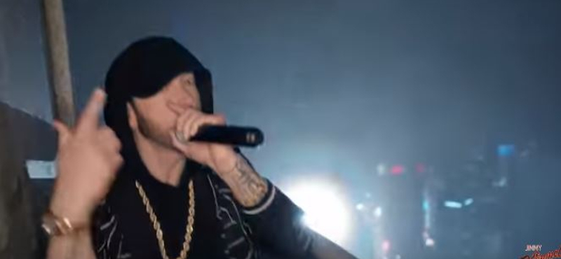 Ilyen magasan még nemigen énekelt Eminem (videó)