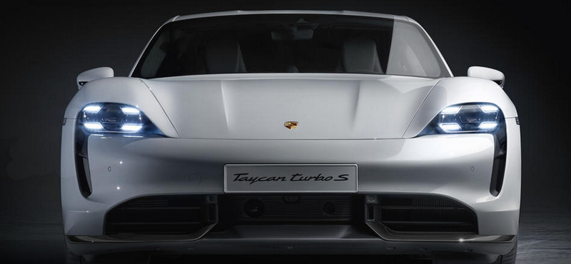 Videó: így száguld 267-tel az első elektromos Porsche