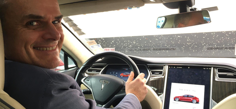 1,2 millió kilométernél jár ez a Tesla, de nem akar leállni 