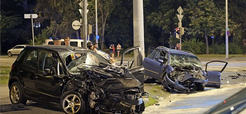 Fotó: Két autó tört rommá a XI. kerületben