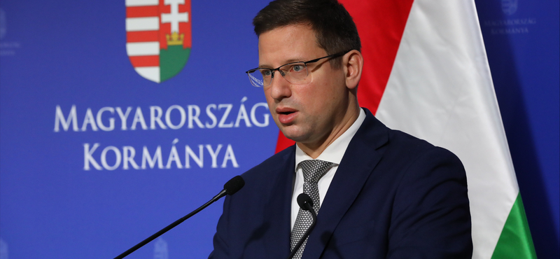 Mást mond a semlegességről Gulyás Gergely, mint Lázár János