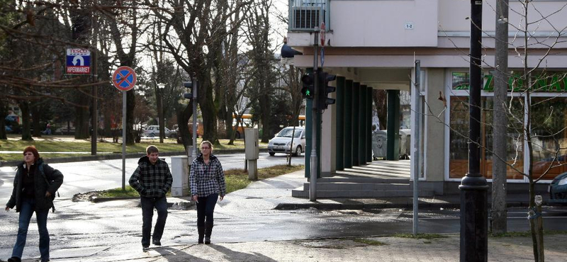 Póló-rövidnadrág novemberben, megdőlt a melegrekord