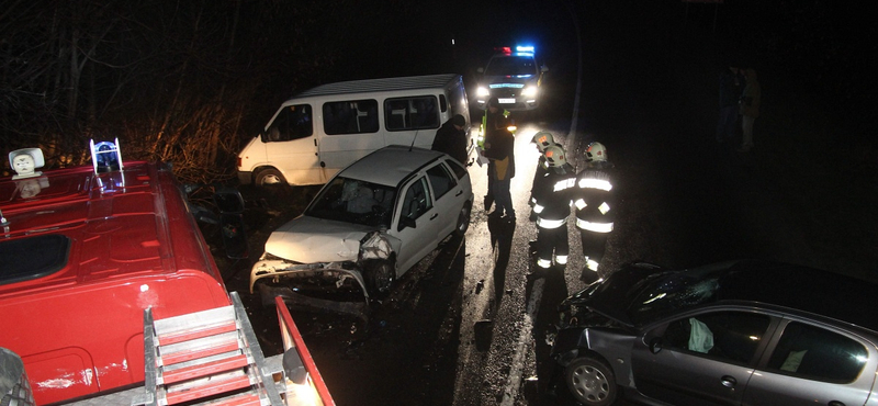 Fekete kedd Székesfehérvárnál - 4 baleset, 1 halott, 9 sérült