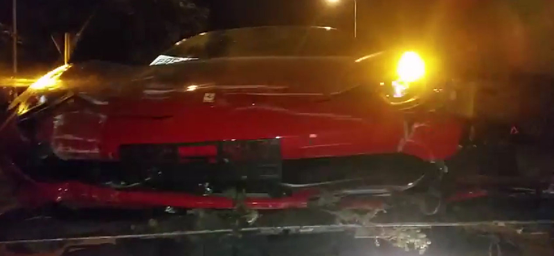 Részeg sofőr zúzott le egy Ferrari 458 Italiát