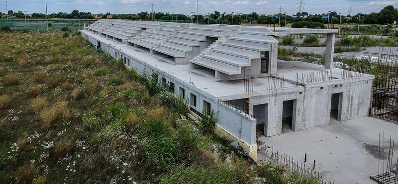 Elárverezik a szigetszentmiklósi stadion-torzót