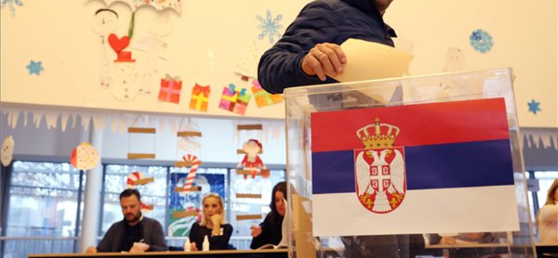 Nincs kormányváltás Szerbiában, Vucic pártja nagy előnnyel nyer a jelenlegi adatok szerint