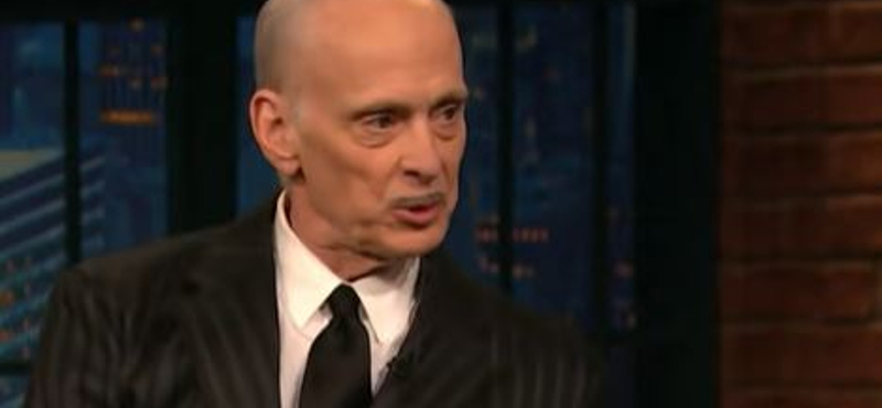 Magyarországon lép fel John Waters