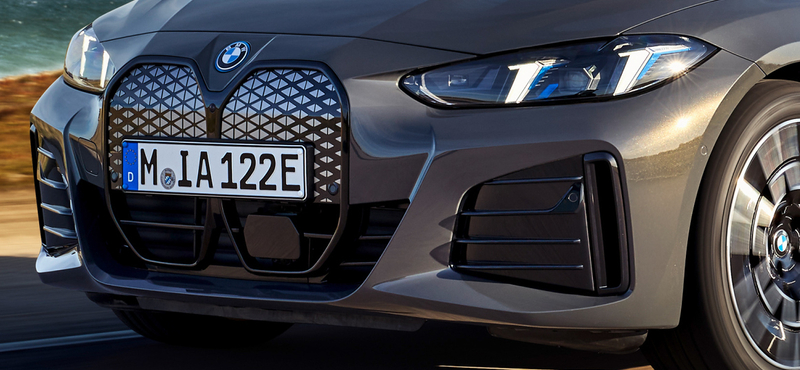 Tovább gurulnak egy töltéssel a legújabb elektromos BMW-k
