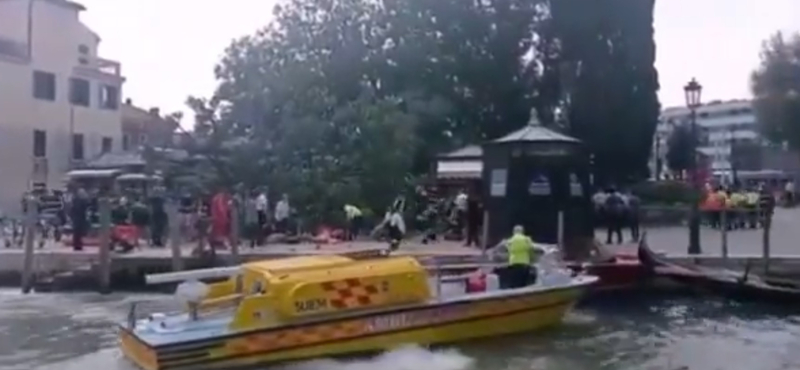 Turistákra dőlt egy fa Velencében